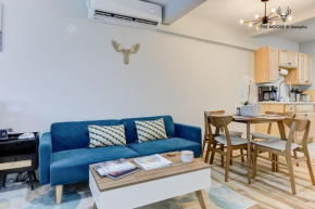 The Moose #11 - Luxe Modern loft with King Bed, Free Parking & Wi-Fi